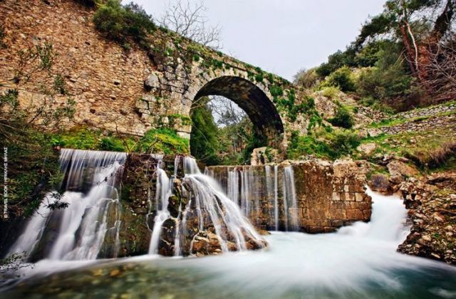 Το αρχαιότερο γεφύρι της Ευρώπης βρίσκεται στην Ελλάδα. Χτίστηκε πριν από 2.000 χρόνια και χρησιμοποιείται κανονικότατα ως σήμερα