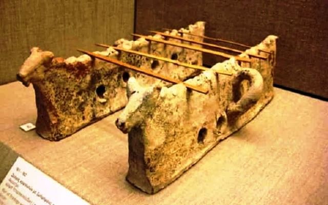 Το Σουβλάκι Κατάγεται από το Αιγαίο. Το Έψηναν σε Καλαμάκια στη Σαντορίνη πριν από 6.500 χρόνια!!