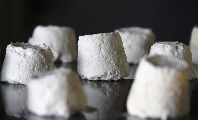 Το νέο τυρί-πόθος: Κοστίζει 1.000 ευρώ το κιλό και φτιάχνεται από γάλα γαϊδούρας [βίντεο]