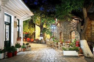 Η Τζαμάικα της Ελλάδας! Το ελληνικό χωριό όπου όλα τα μαγαζιά ανοίγουν στις 11 το βράδυ και κλείνουν το πρωί!